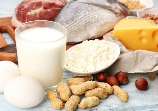Dairy products, fish, meat, nuts and eggs - a high-protein diet